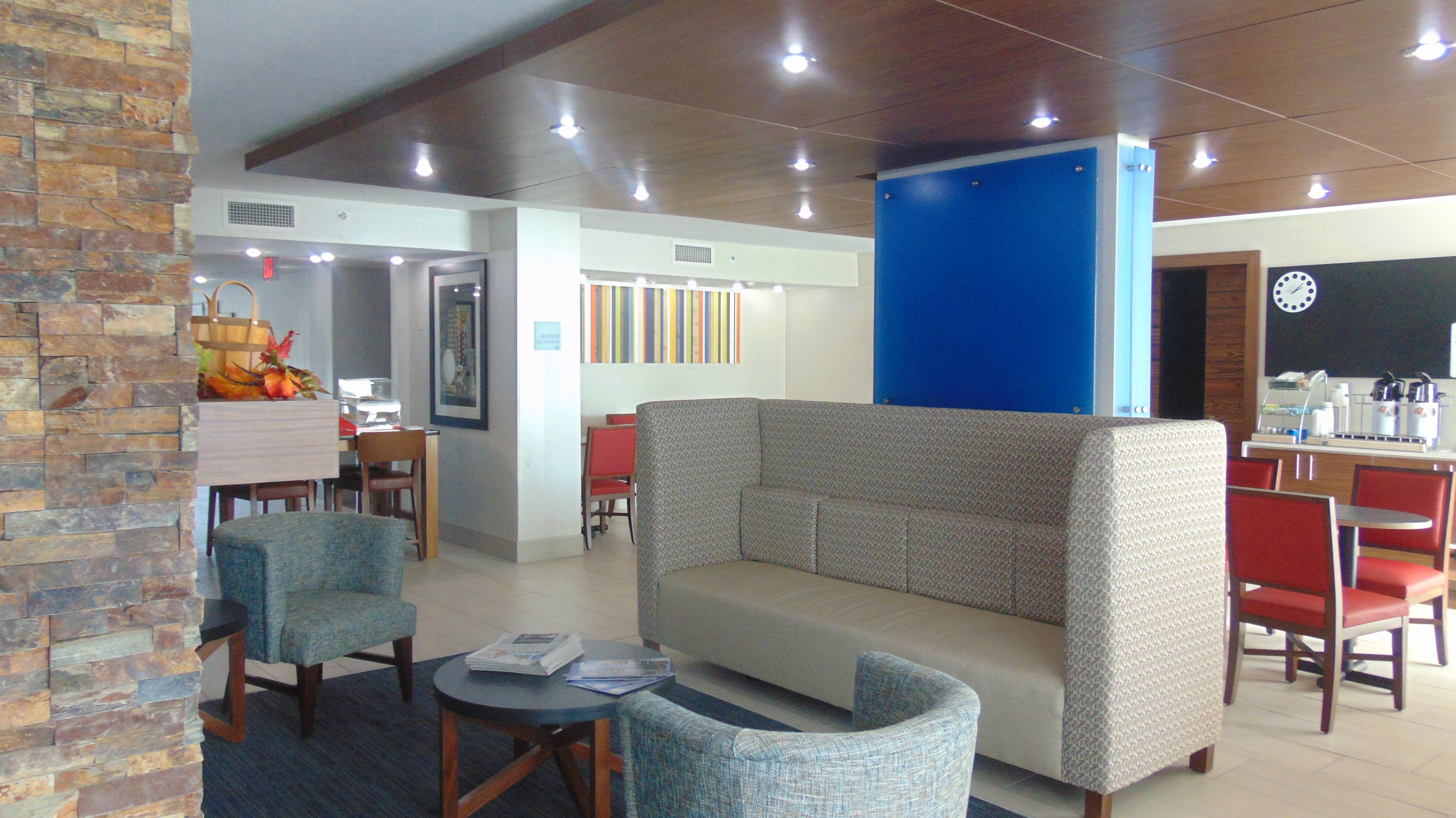 Holiday Inn Express & Suites Wapakoneta By Ihg Εξωτερικό φωτογραφία